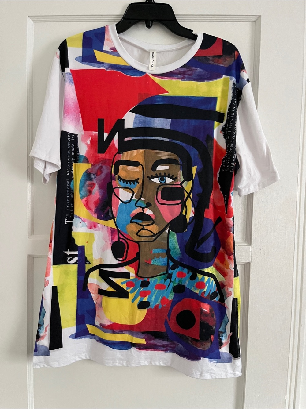 Wearable Art Abstract Face Graphic Short Sleeve Tee w Side slits - White Multi